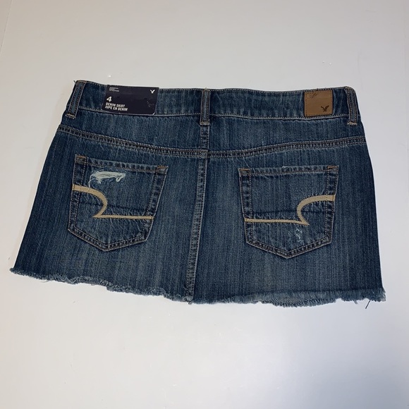 🆕 American Eagle Outfitters Distressed Blue Jean Mini Skirt - Women’s Size 4 - Picture 2 of 8